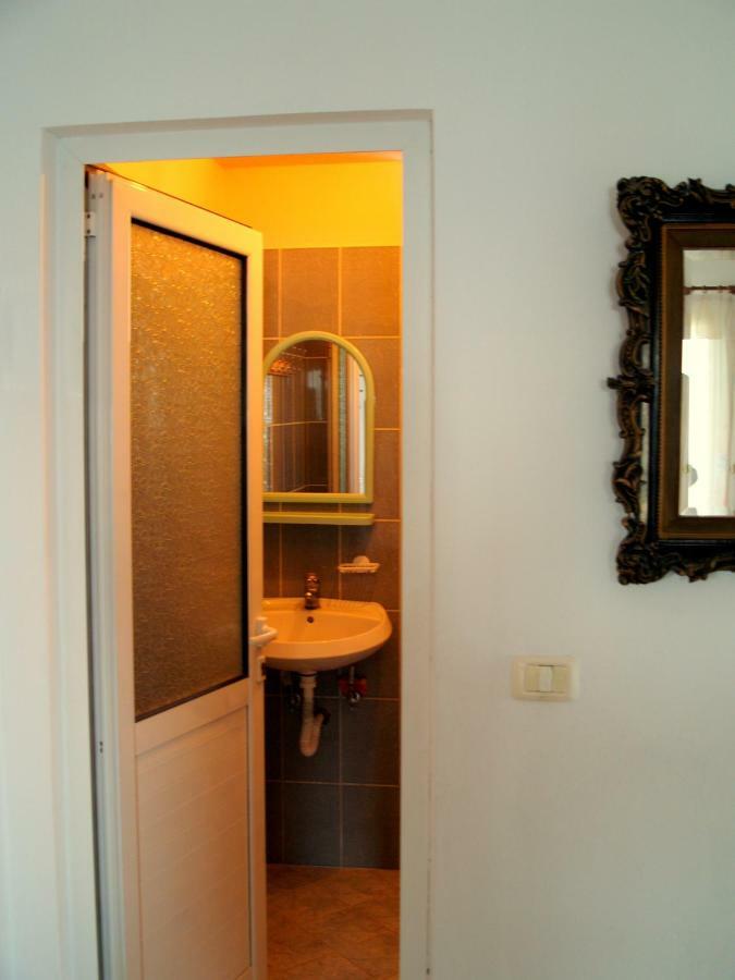 Q Bay Apartments Qeparo Zimmer foto